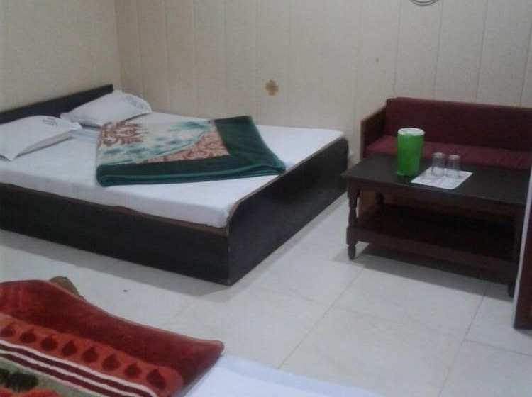 Quarto Deluxe, Neelam Raj