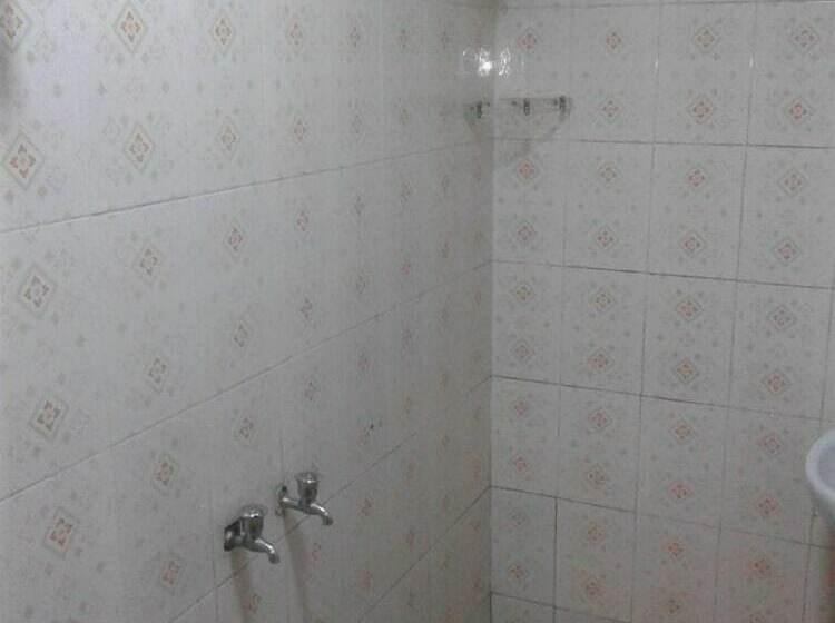 Quarto Deluxe, Neelam Raj