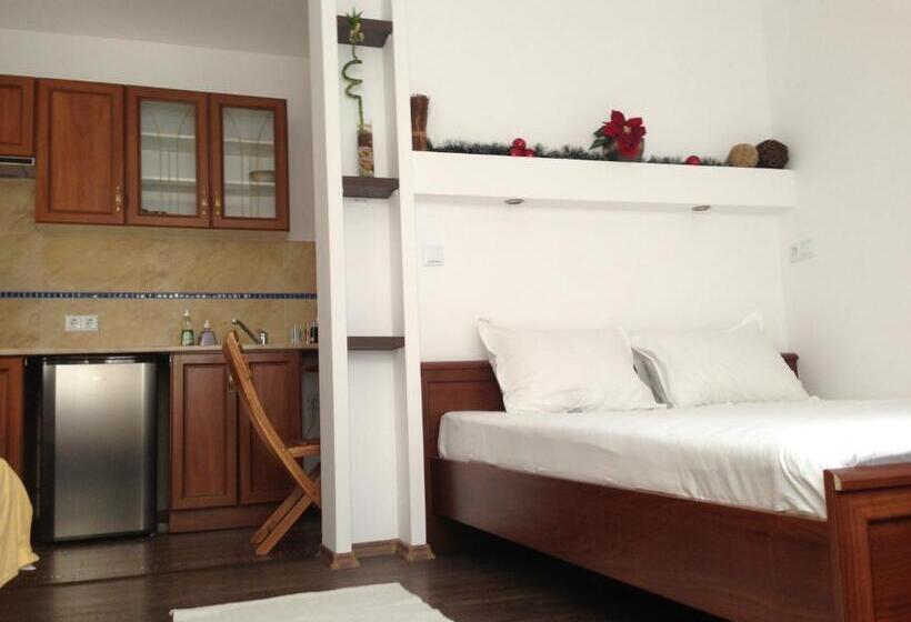 스탠다드 스튜디오, Guest Rooms Boutique Varna