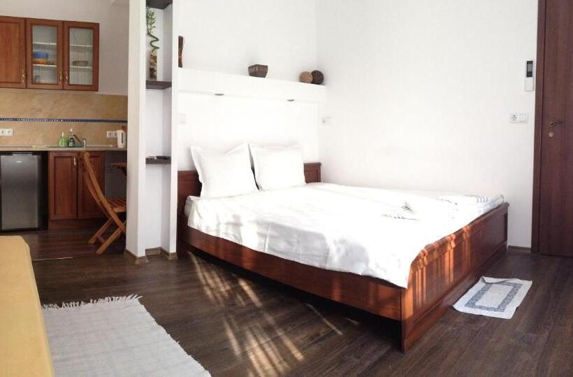 스탠다드 스튜디오, Guest Rooms Boutique Varna
