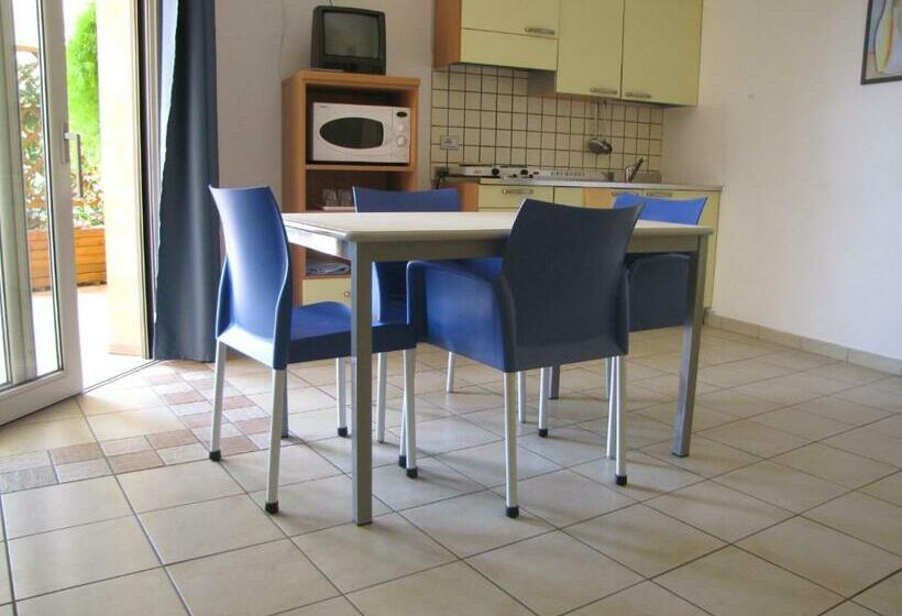 スタンダードスタジオ, Residence Rosemary