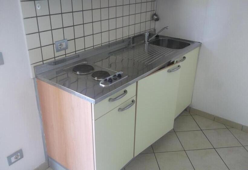 标准工作室, Residence Rosemary