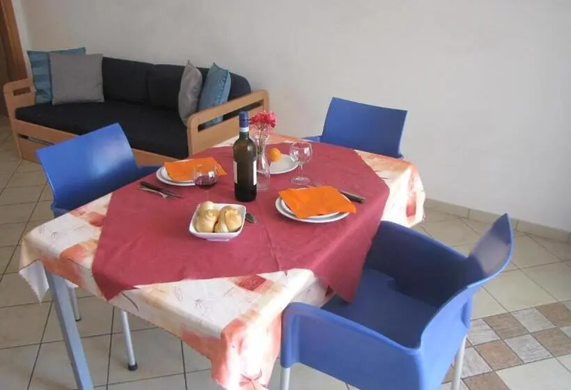 استودیوی استاندارد, Residence Rosemary