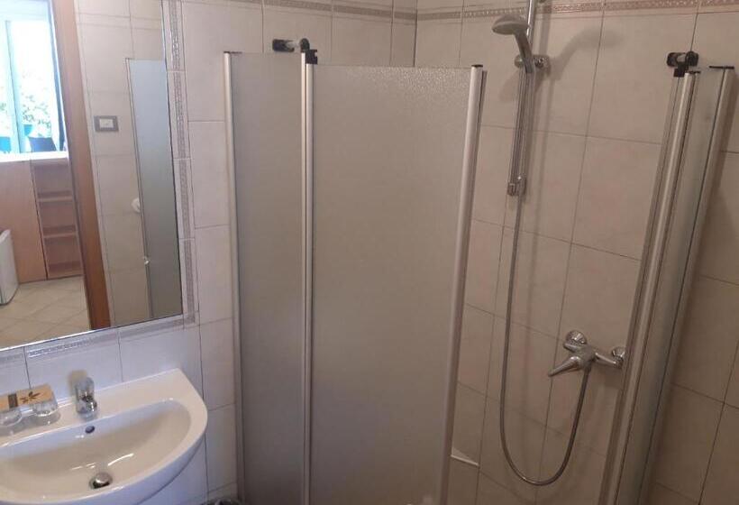 经济房, Residence Rosemary