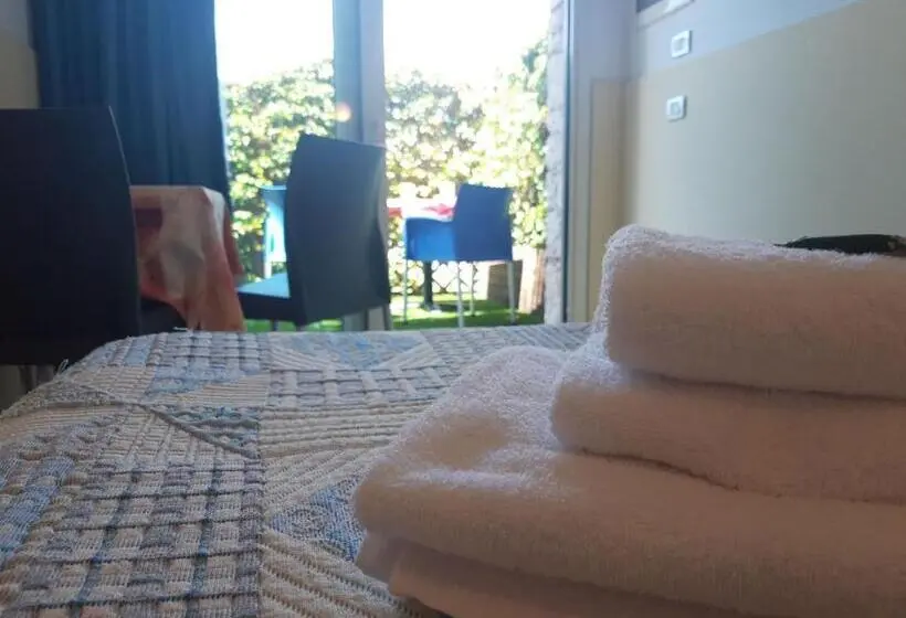 اتاق اکونومی, Residence Rosemary