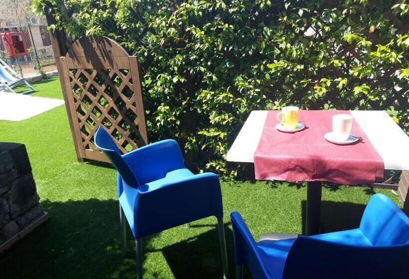 经济房, Residence Rosemary