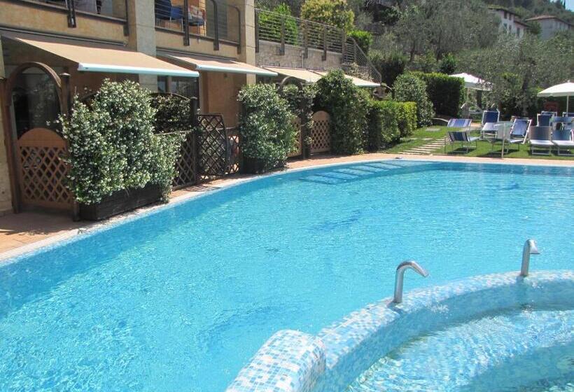 スタンダードスタジオ, Residence Rosemary