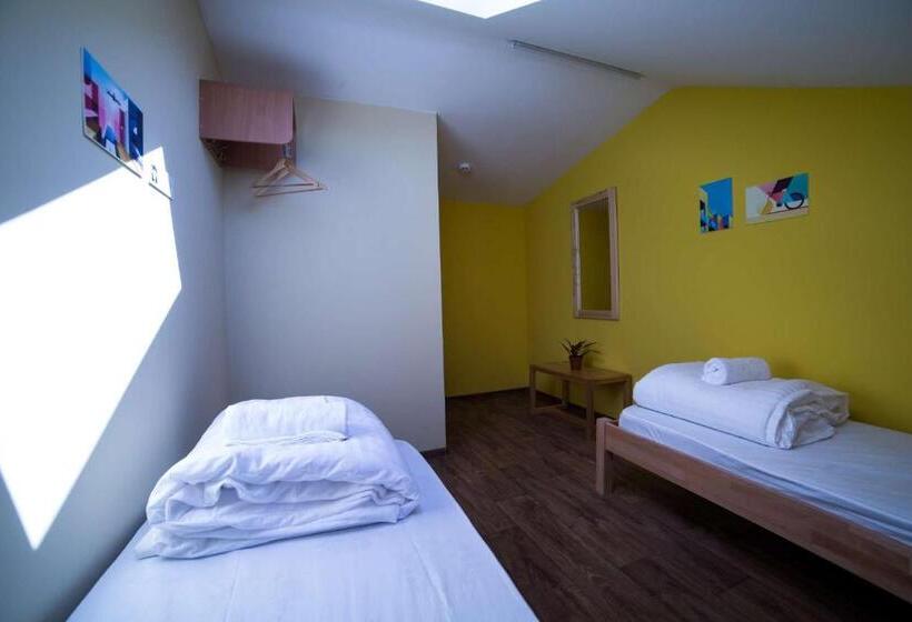 اتاق استاندارد با سرویس بهداشتی مشترک, Dream Hostel Poltava