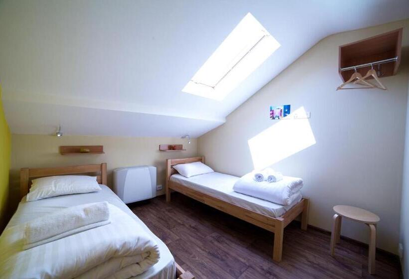 اتاق استاندارد با سرویس بهداشتی مشترک, Dream Hostel Poltava