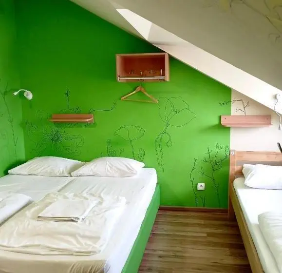 اتاق خانوادگی با سرویس بهداشتی مشترک, Dream Hostel Poltava