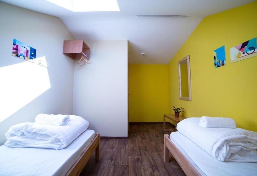 اتاق استاندارد با سرویس بهداشتی مشترک, Dream Hostel Poltava