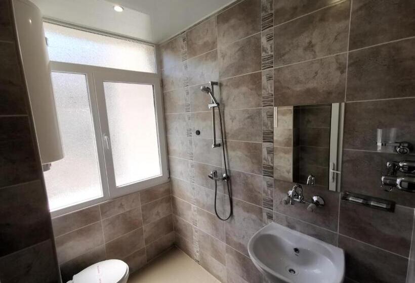 标准间, Hostel Penev