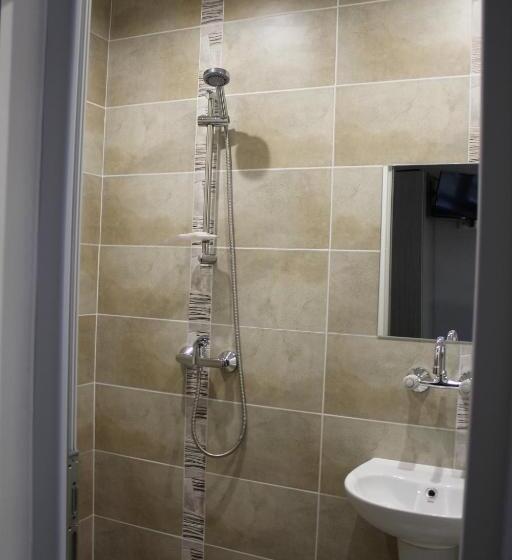 标准三人间, Hostel Penev