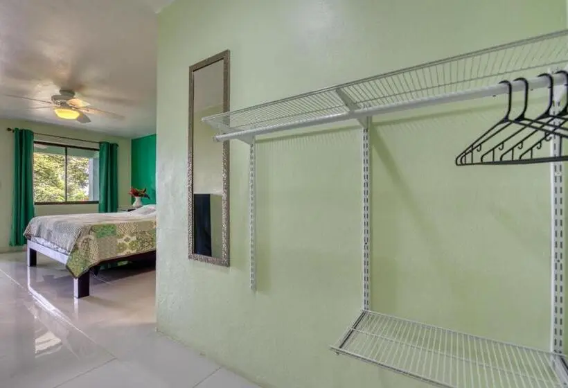اتاق لوکس با تخت بزرگ, Casa Conley Del Mar