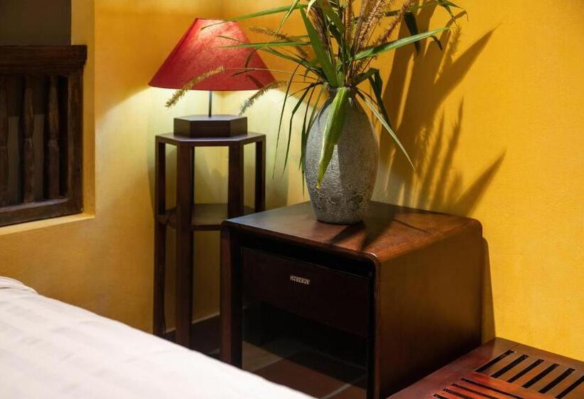 اتاق لوکس با بالکن, Panhou Retreat