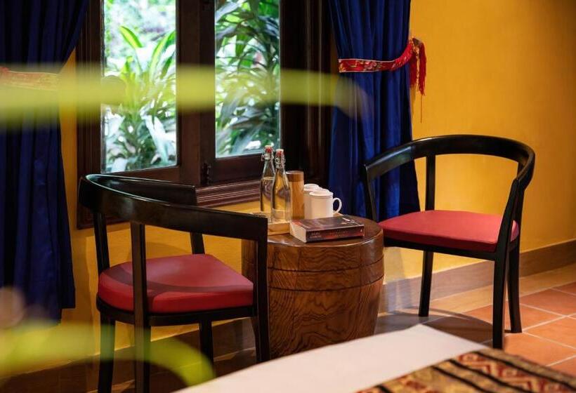 اتاق لوکس با بالکن, Panhou Retreat