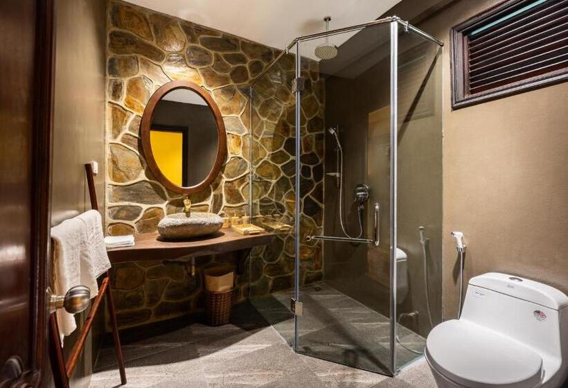 اتاق لوکس با بالکن, Panhou Retreat