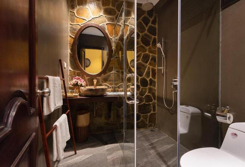 اتاق لوکس با بالکن, Panhou Retreat