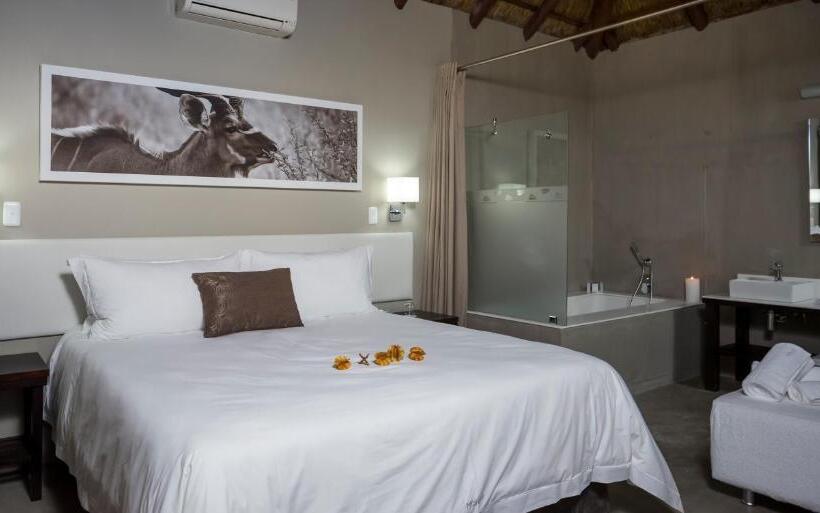 בקתת חדר, Monate Game Lodge