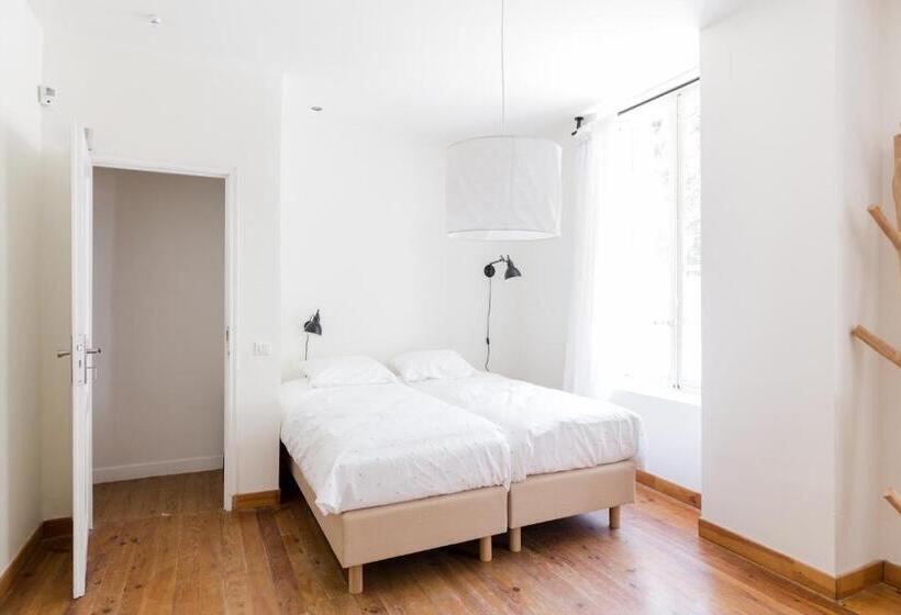 غرفة عائلية, Le Pont De L'orme