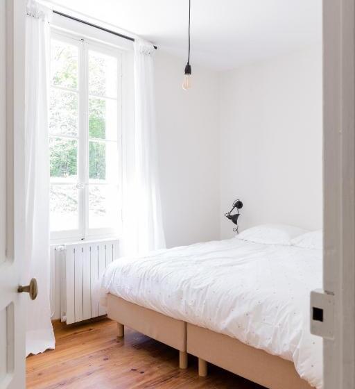 غرفة عائلية, Le Pont De L'orme