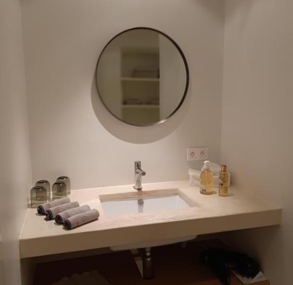 غرفة عائلية, Le Pont De L'orme