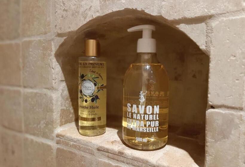 غرفة عائلية, Le Pont De L'orme