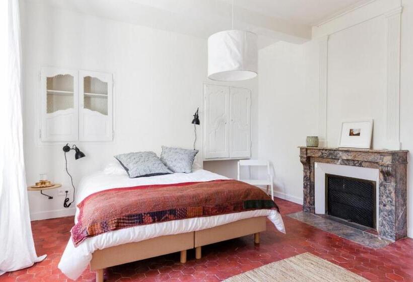 غرفة قياسية, Le Pont De L'orme