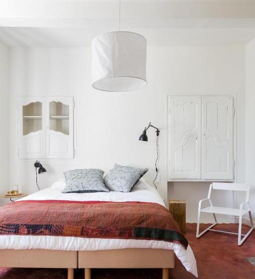 غرفة قياسية, Le Pont De L'orme