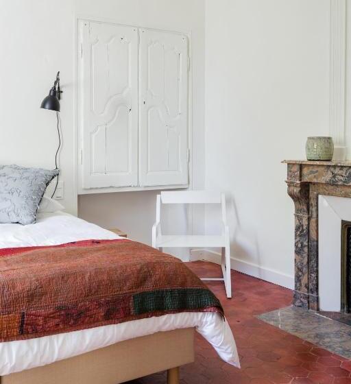 غرفة قياسية, Le Pont De L'orme