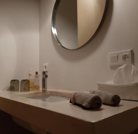 غرفة قياسية, Le Pont De L'orme