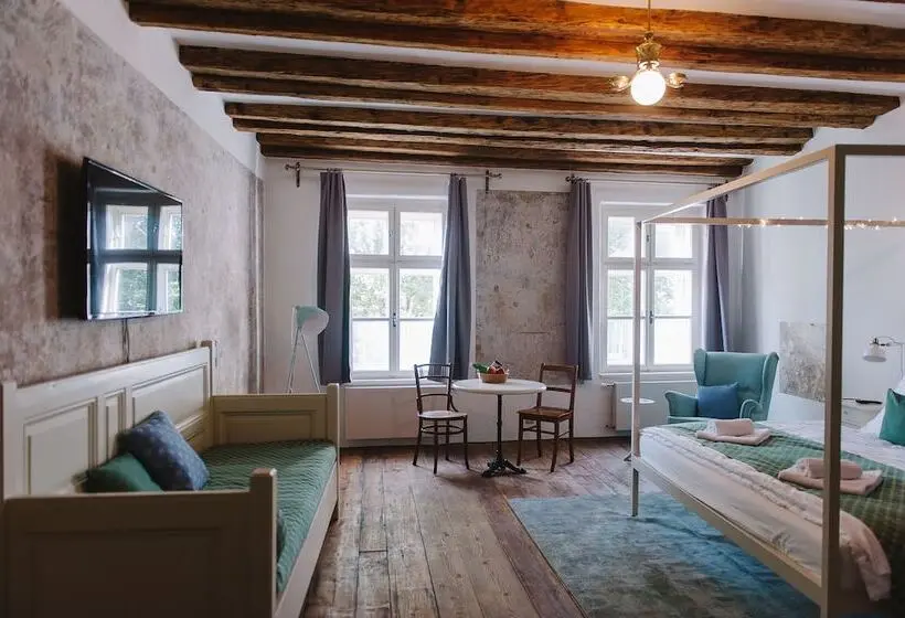 اتاق لوکس سه تخته, Miss Sophie S Olomouc  Boutique
