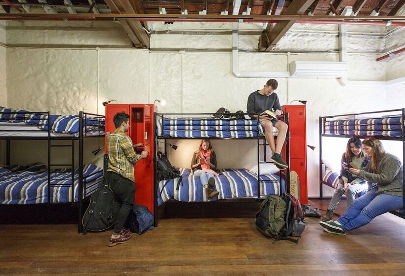 מיטה בחדר משותף, Yha Fremantle Prison