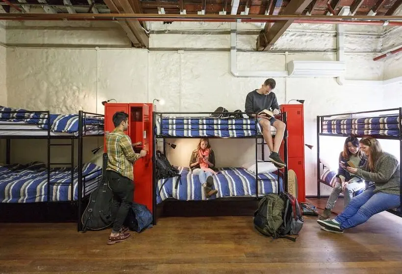 ルームシェアのワンベッド, Yha Fremantle Prison