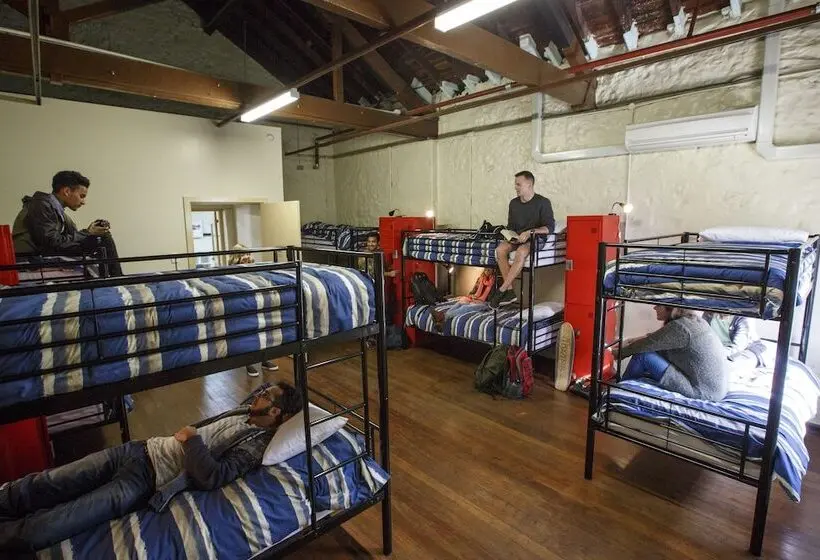 ルームシェアのワンベッド, Yha Fremantle Prison