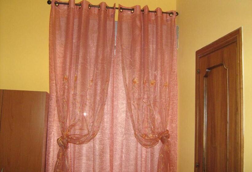 اتاق استاندارد سه نفره, Villa Miriam