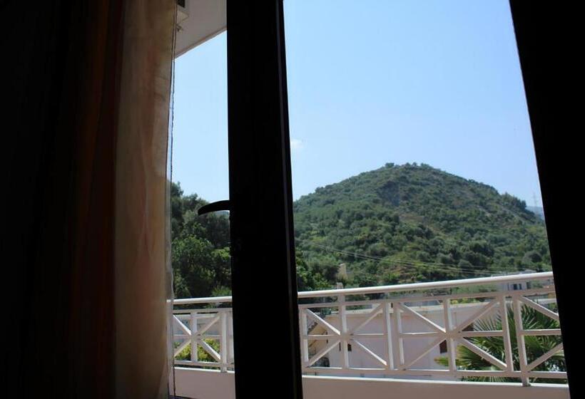 اتاق خانوادگی با چشم‌انداز کوه, Hc Hotel & Suites