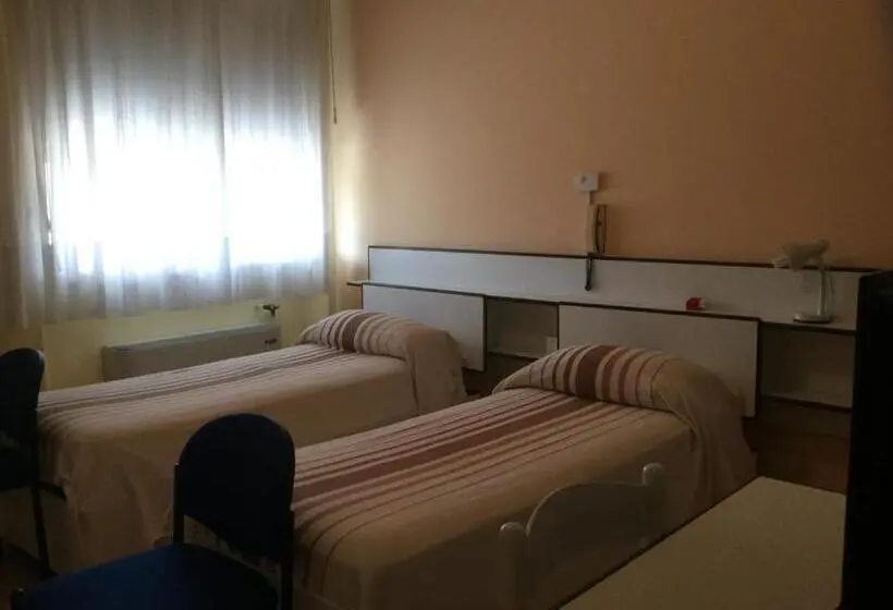 Standard Kolmen Hengen Huone, Albergo Diana