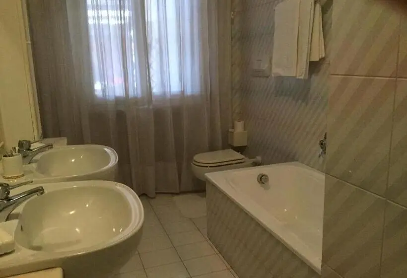 Standard Kolmen Hengen Huone, Albergo Diana