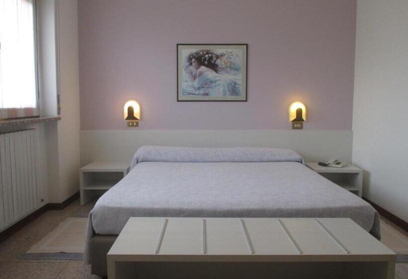 スタンダードルーム, O'scugnizzo 2