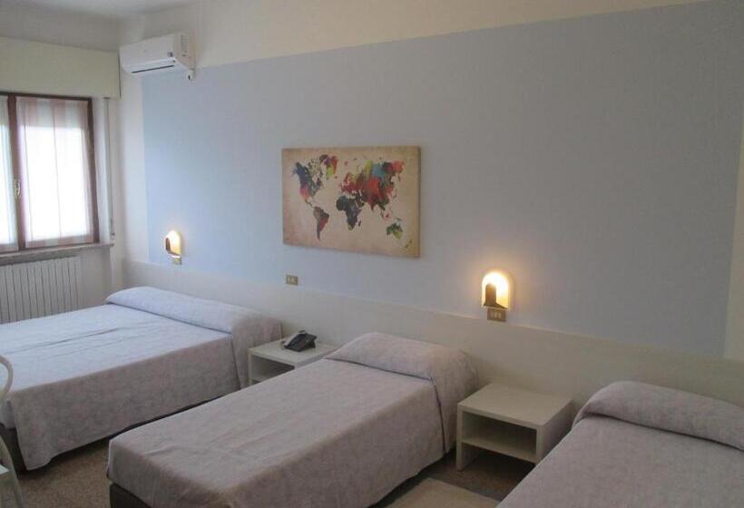 スタンダードトリプルルーム, O'scugnizzo 2