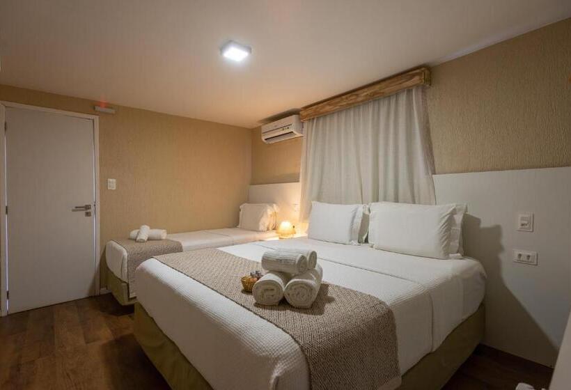 Quarto Triplo Estandar com Sacada, Pousada Da Germana