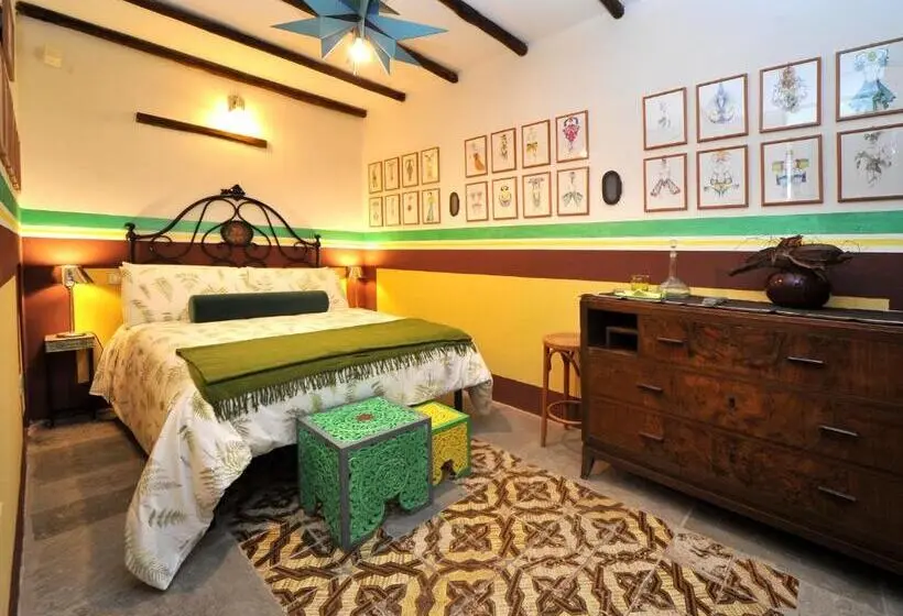Standard Kolmen Hengen Huone, La Canonica Dei Fiori   Anna Fendi Country House