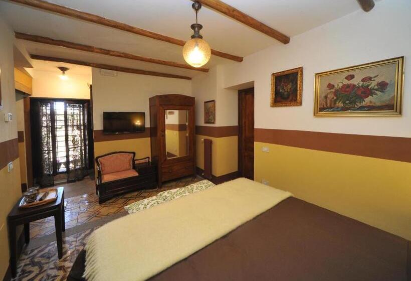 חדר סטנדרט לשלושה, La Canonica Dei Fiori   Anna Fendi Country House