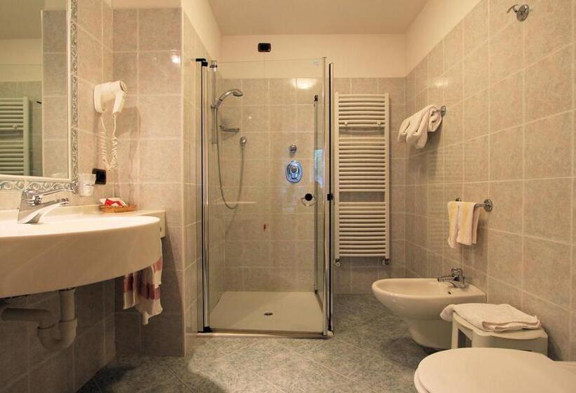 חדר משפחתי, Al Lago