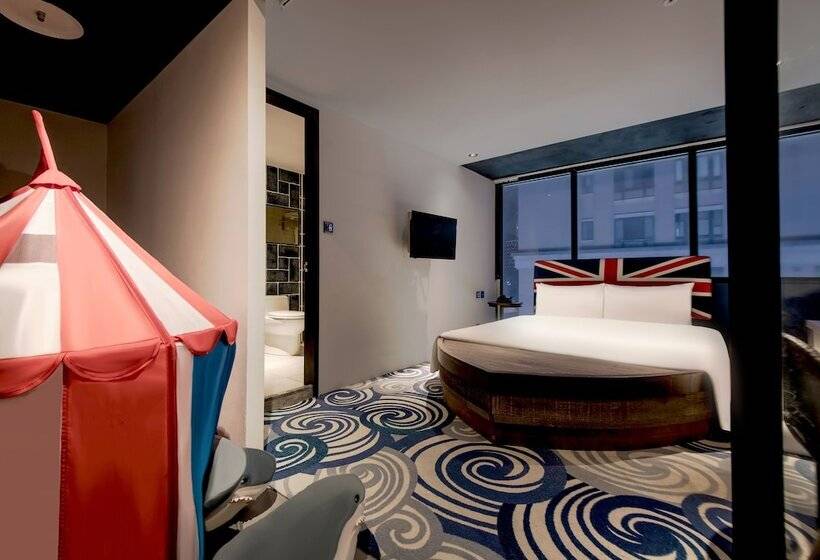 اتاق استاندارد سه نفره, Calligraphy Greenway