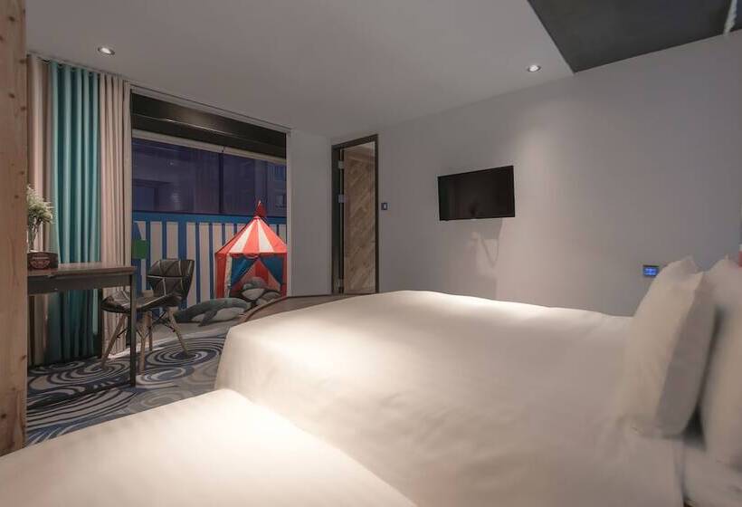 اتاق استاندارد سه نفره, Calligraphy Greenway