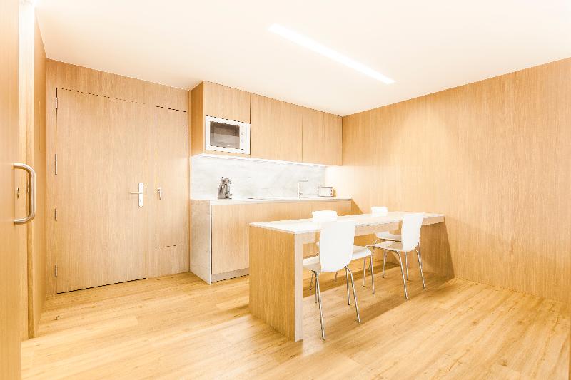 اتاق استاندارد, Calligraphy Greenway