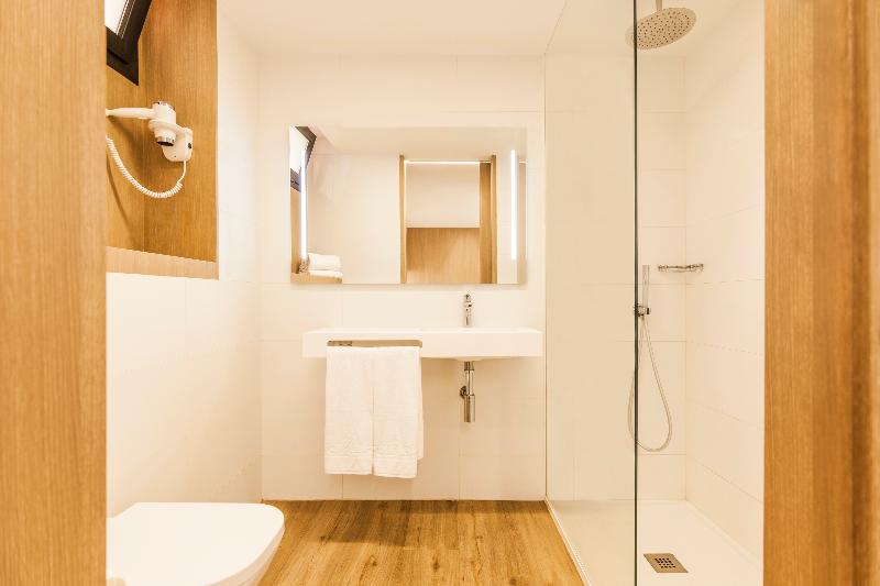 اتاق استاندارد, Calligraphy Greenway