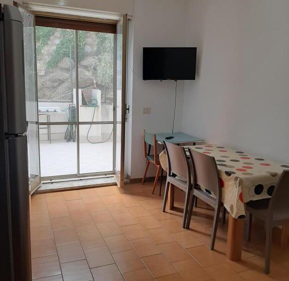 דירת שני חדרים, Conca D Oro